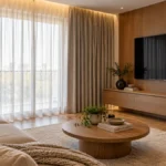 Como escolher cortina para sala com TV: guia de tecidos e iluminação